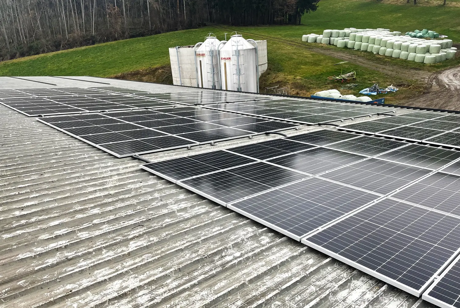 Von der Firma PV Pantea installierte Solarmodule auf dem Dach, Bild 05